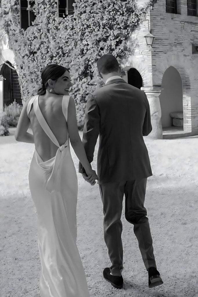 elegant modern wedding gown backless