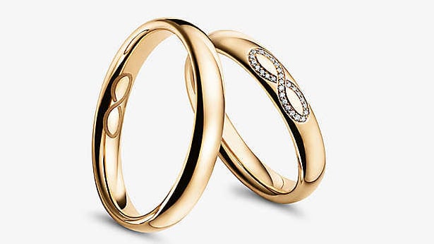 Classic but Unique Rose Gold 18k Wedding Ring