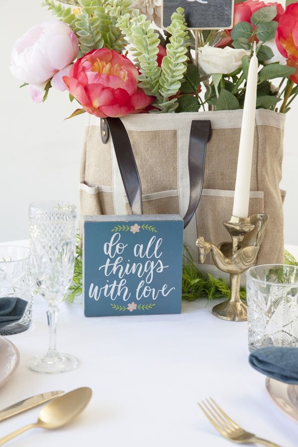 diy wedding centerpieces add frame with note