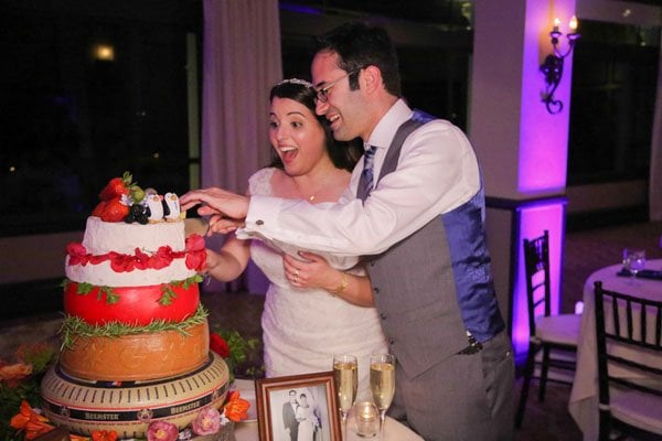 wedding cake cutting