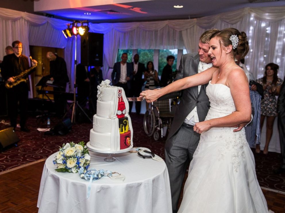 superhero-wedding-cake