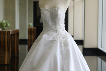 photo of used wedding dress on mannequin