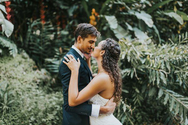 Wedding Ceremony Order Romantic Kiss