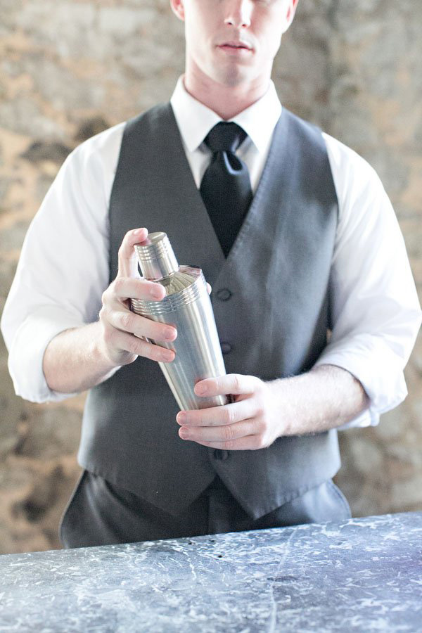 Wedding Sognature Cocktails Shaking